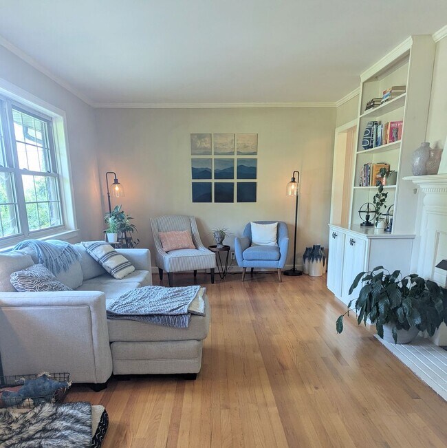 Foto del edificio - Beautiful 3-bed, 2-bath Ranch in South Dur...