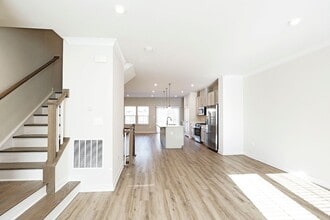 Building Photo - 2045 Landon Ln