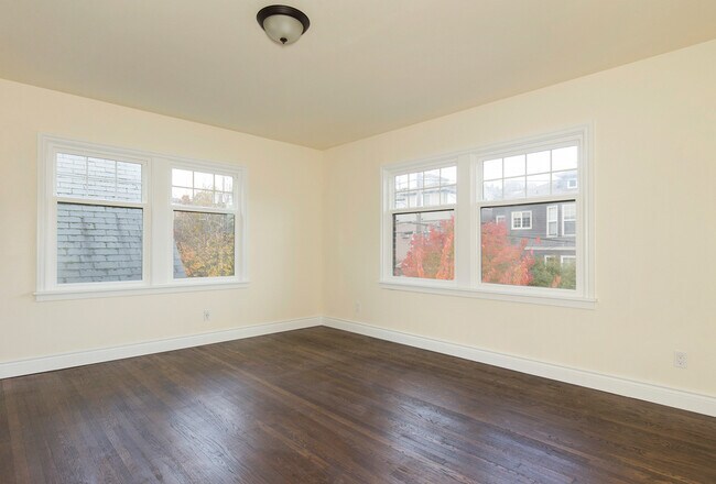 Foto del edificio - Stunning Renovated 2 Bedroom, 1 bathroom A...