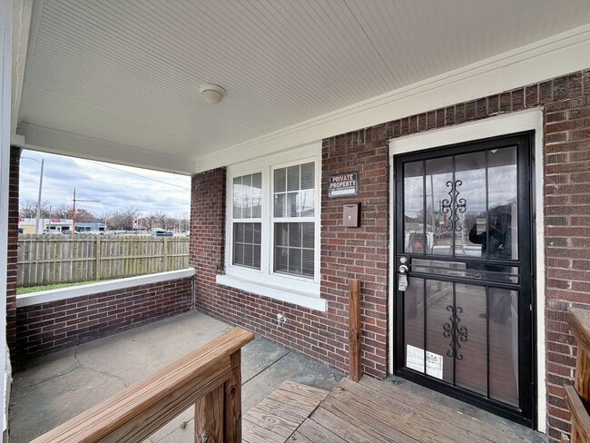 Building Photo - Renovated 2 bedroom Duplex NOW AVAILABLE!! ~ Minutes from midtown/downtown Memphis