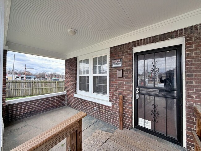 Foto del edificio - Renovated 2 bedroom Duplex NOW AVAILABLE!! ~ Minutes from midtown/downtown Memphis