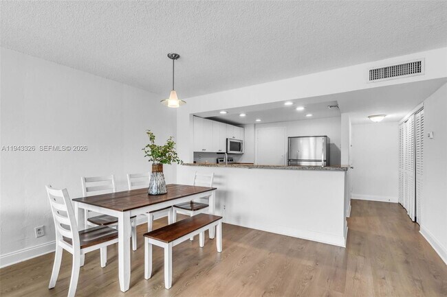 Foto del edificio - 9125 SW 77th Ave