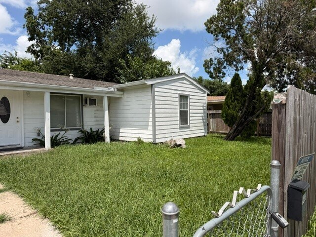 Foto del edificio - 5103 Willow Glen Dr