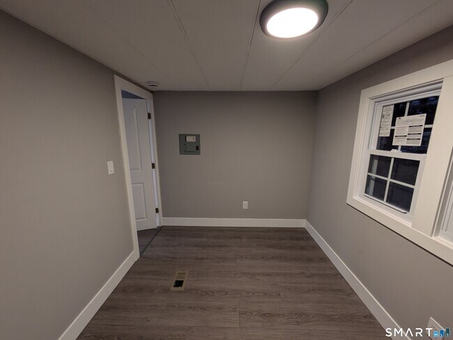 Foto del edificio - 183 N Main St