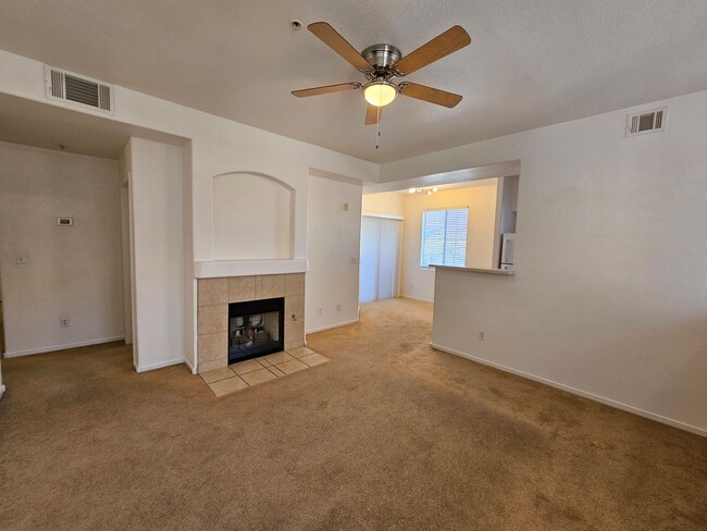 Foto del edificio - 9050 W Warm Springs - 2042