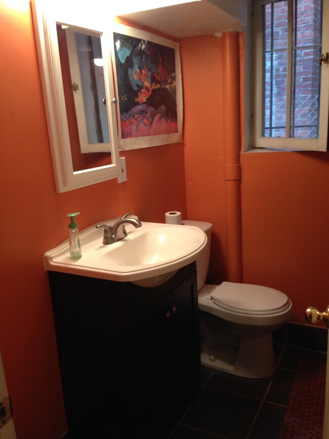 Foto del edificio - 3646 11th St NW