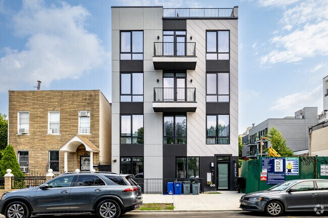 Building Photo - 491 Evergreen Ave