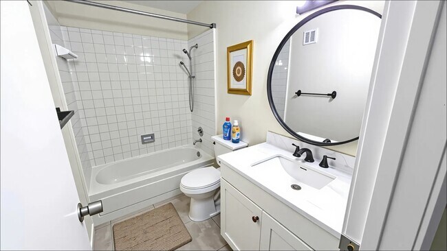 Foto del edificio - 6500 Sands Point Dr