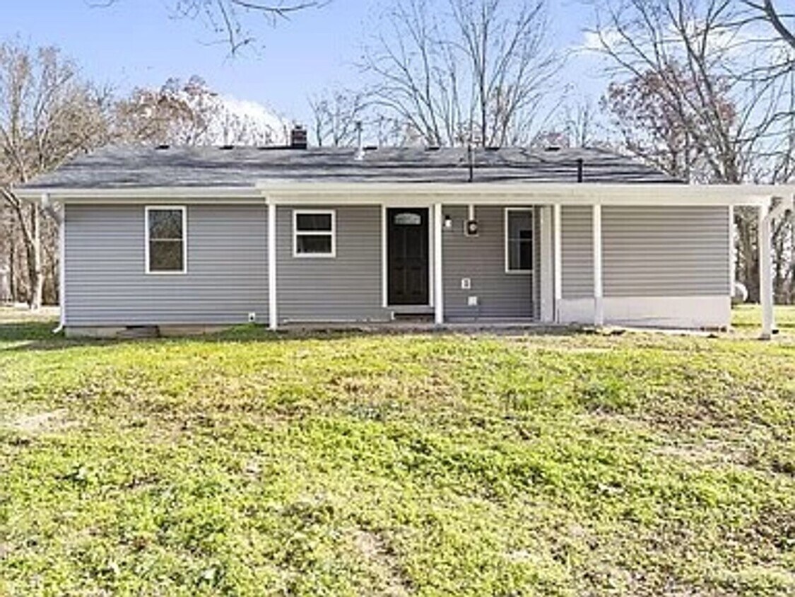 Primary Photo - 3 Bed 2 Bath on 4.83 acres of Land Availab...