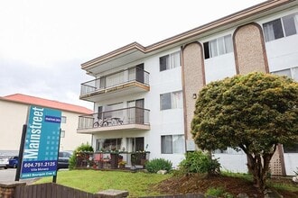 Building Photo - Villa Monaco Apartments