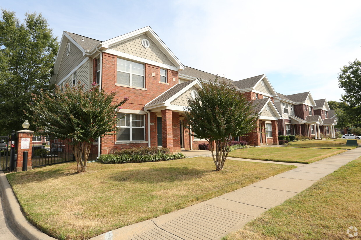 Primary Photo - Madison Heights Apartments