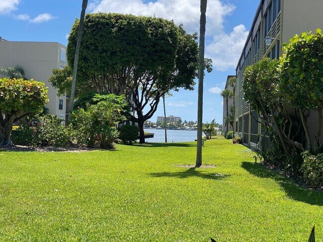 Building Photo - 200 Waterway Dr S