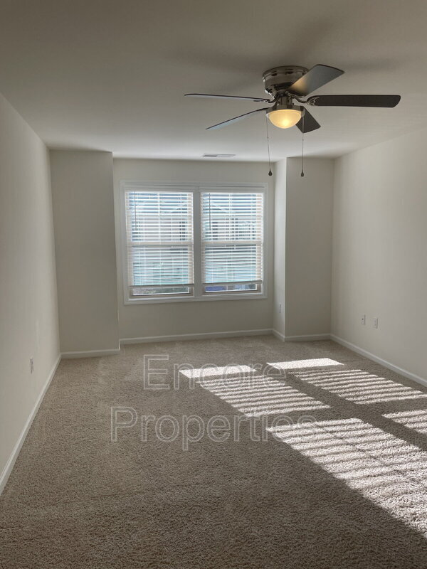 Foto del edificio - 1313 Compass Dr