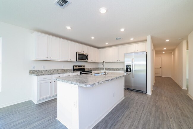 Building Photo - Beautiful Home in Auburndale!