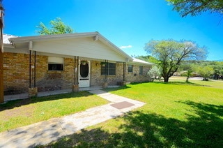 Building Photo - Nice Country living!