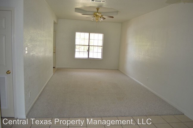 Building Photo - 907 Mcclure Ln