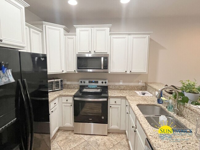 Building Photo - Great 3 Bedroom Townhouse in Navarre!