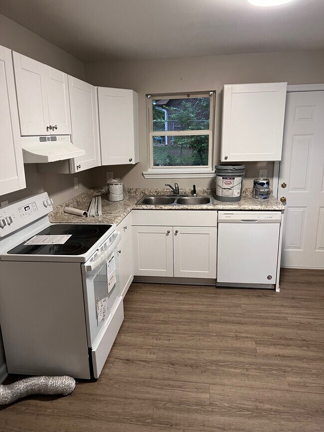 Kitchen - 1133 White Oak Dr House