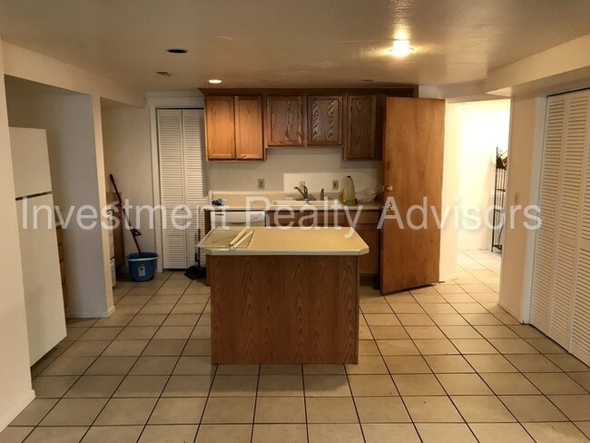 Building Photo - 5 bed single-family home in Sugarhouse!!