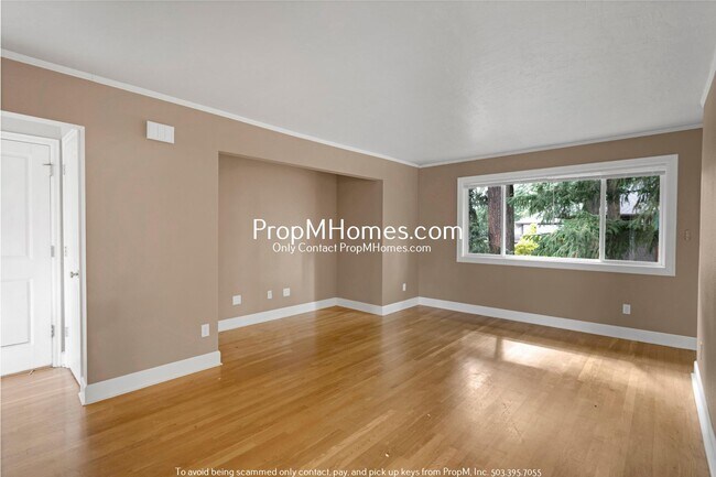 Building Photo - One Bedroom Condo w/ Lake Views - NEW PHOTOS!