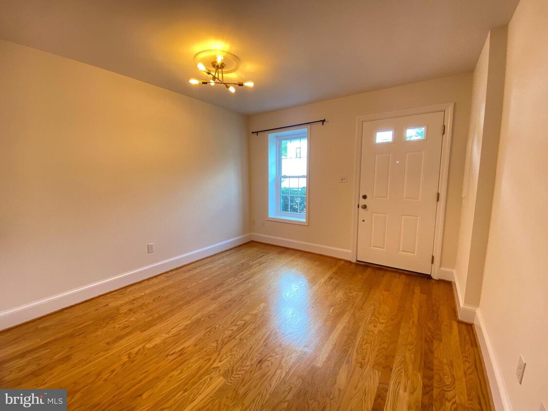 Foto principal - 1320 Cameron St