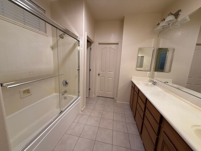 Building Photo - 1985 Linden Rd