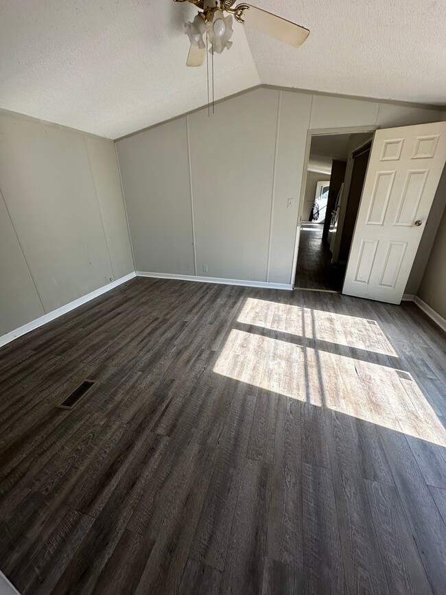 Building Photo - 532 Harbor Dr