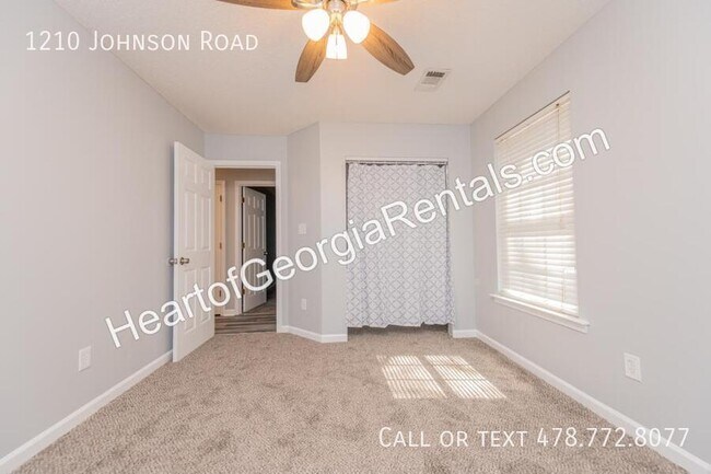 Foto del edificio - 1210 Johnson Rd