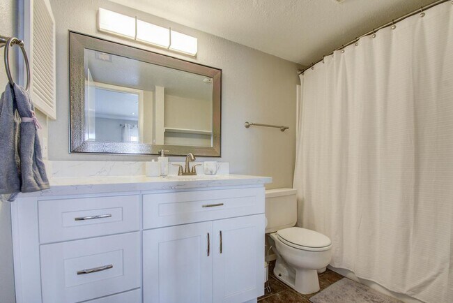 Foto del edificio - 5807 Beverly Hill St