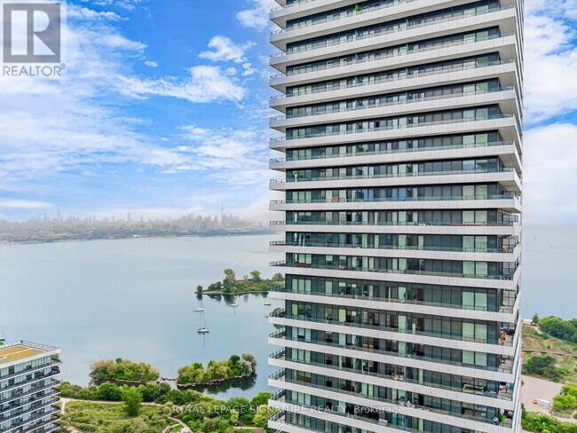 Photo du bâtiment - 30-3230 Shore Breeze Dr