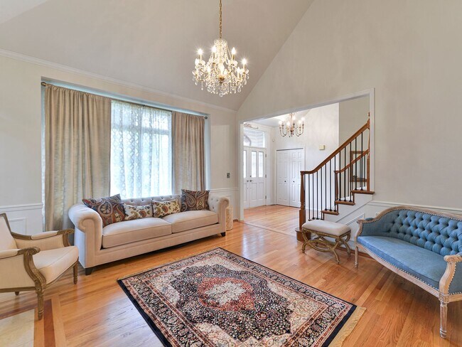Building Photo - Stunning and Elegant 4+ Bedroom on Park-Like Lot Pine Lake Estates Sammamish
