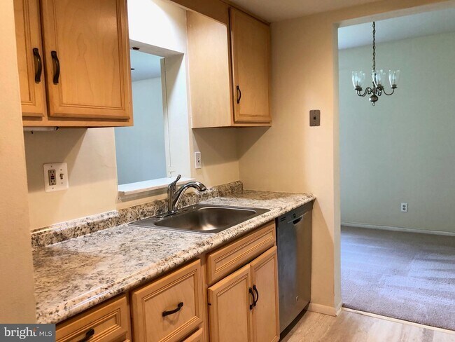 Building Photo - 432 Drummers Ln