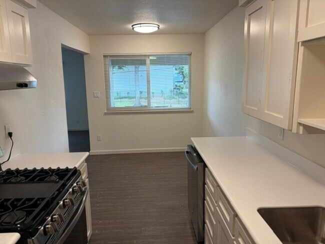 Building Photo - 1813 Piedmont Way