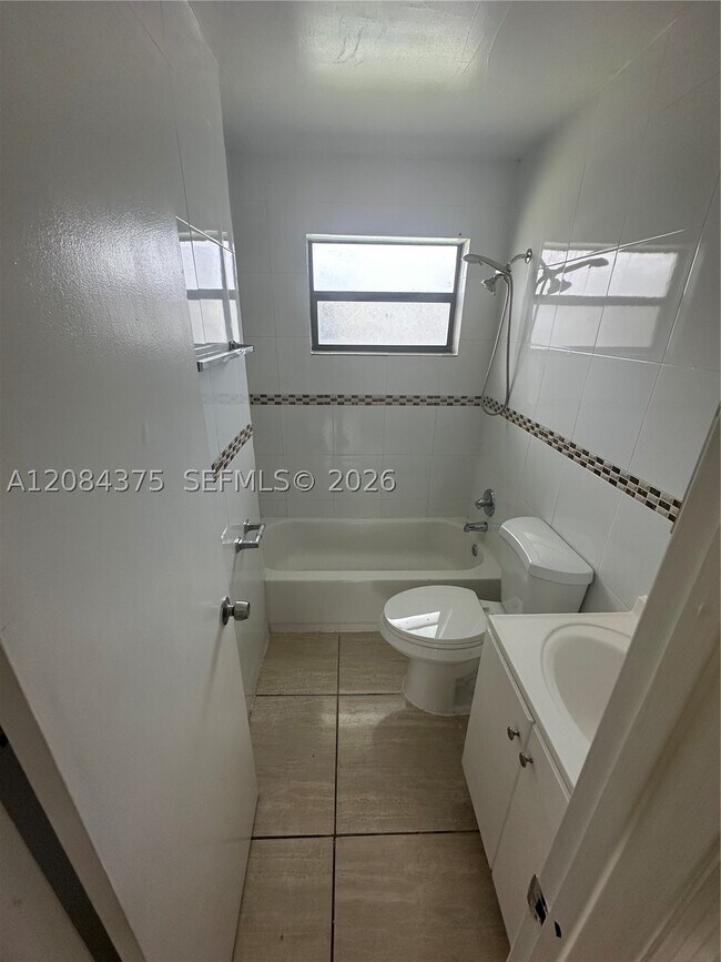 Building Photo - 4120 SW 19th St