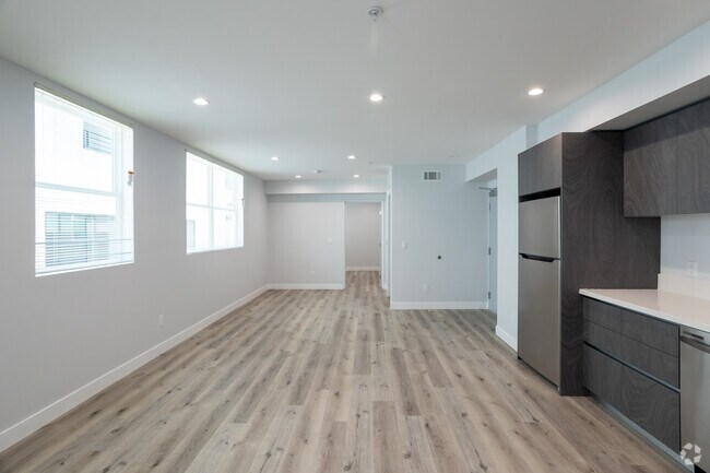 Unidad Sala de estar y cocina 203 2br 2 BA Segundo piso de 869Sqf - 5068 Romaine St