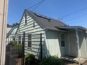 Building Photo - 819 S A St