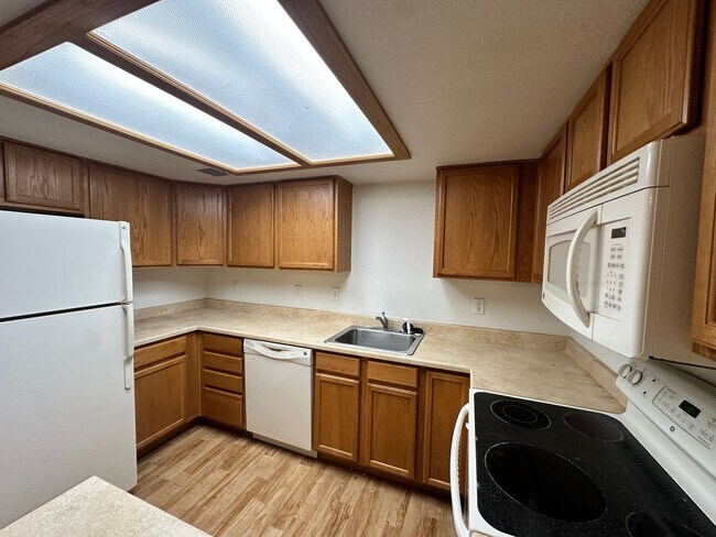 Building Photo - Stylish 3rd Level, Private 2 bedroom Apartment With LVP Flooring, Decks, Gas Fireplace & In-Unit ...