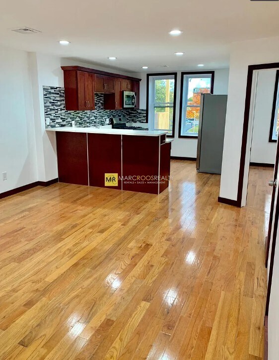 Foto del edificio - 242 Shawmut Ave