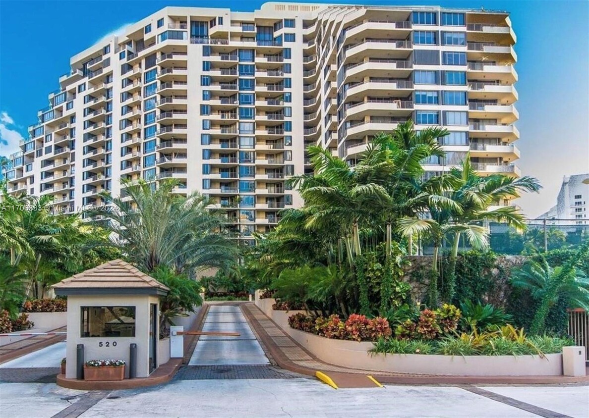 Foto principal - 520 Brickell Key Dr