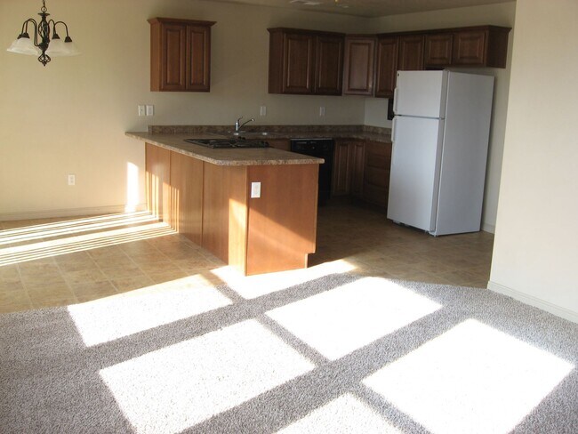 Foto del edificio - Charming Corner Lot Duplex with Garage & B...