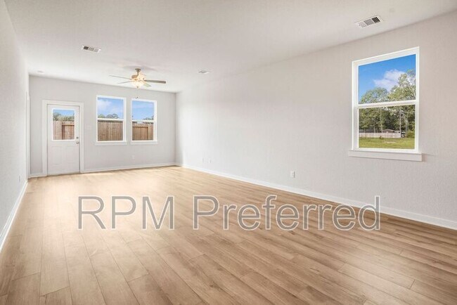 Foto del edificio - 25980 Liberation Rd
