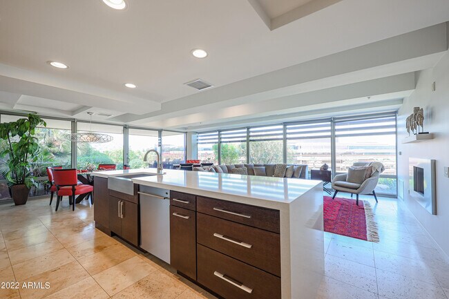 Building Photo - 7161 E Rancho Vista Dr