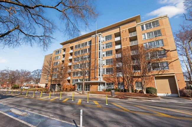 Spacious Studio w/ Parking Included! - Spacious Studio w/ Parking Included! House