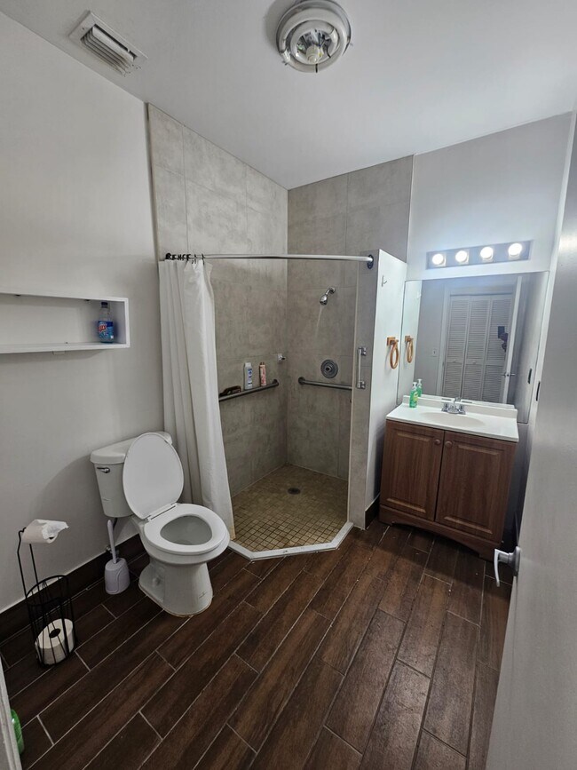 Foto del edificio - 2401 SW 82nd Terrace