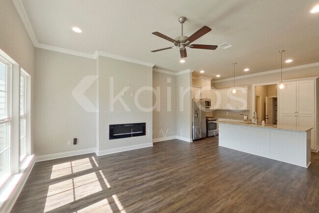 Building Photo - 6405 Roux Dr