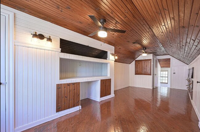 Building Photo - 1204 SW Binkley St