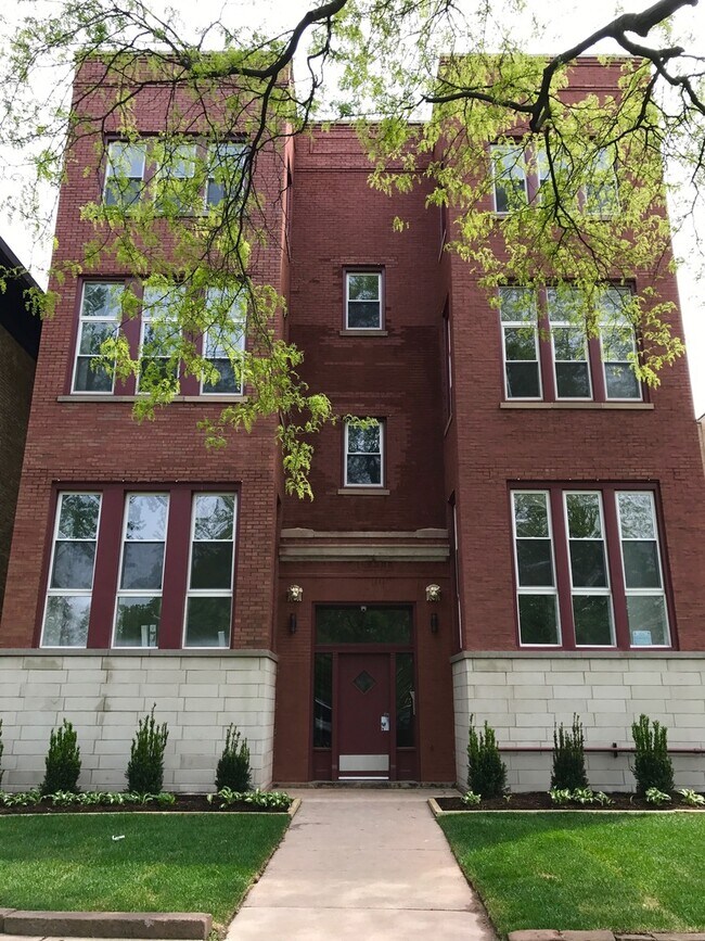 Building Photo - 623 E Groveland Park