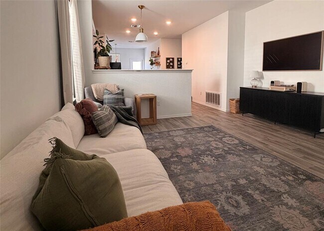 Foto del edificio - 112 Bennington Dr