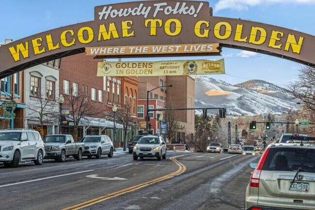 Foto del edificio - The Avenue Lofts Golden