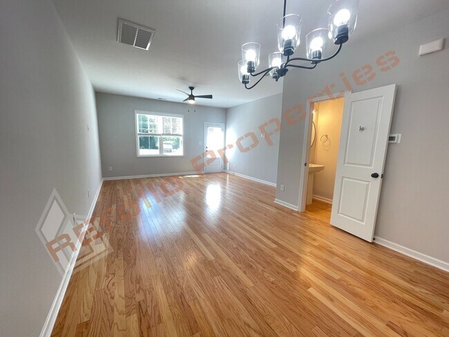 Foto del edificio - Amazing 2023 Built 2 Bedroom 2.5 Bath Town...